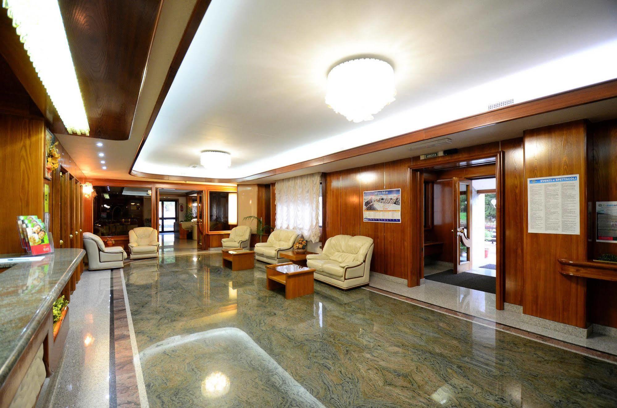 Grand Hotel delle Rocche Rocca di Mezzo Esterno foto